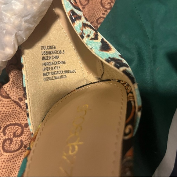 Shoe Dazzle Green Heels - Picture 3 of 4